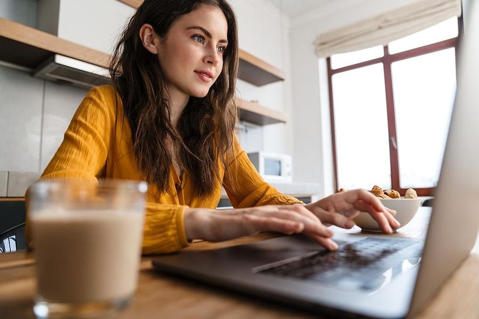 Woman types on her⁤ laptop